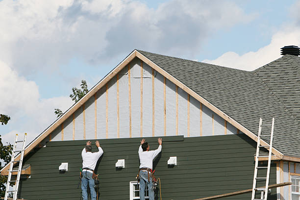 Professional Siding Installation technician working in Hathorne, MA